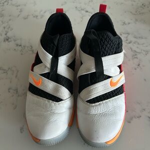 Lebron James Youth Basketball Shoes